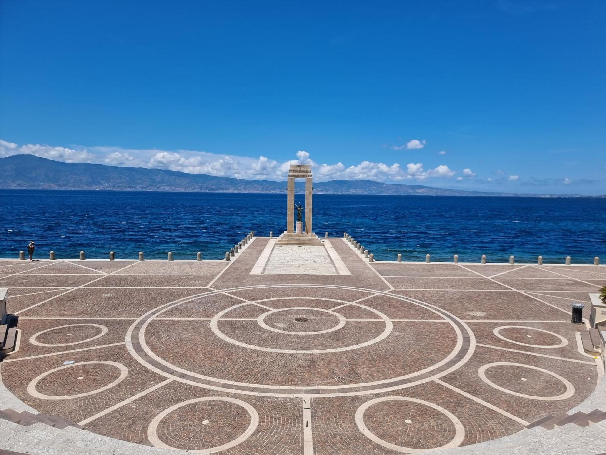 Apartamento Loft Magna Grecia Reggio Calabria Centro Storico A 3 Minuti A Piedi Dal Mare Exterior foto